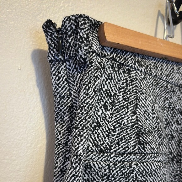 Express Black and White Herringbone Skirt - Picture 3 of 4